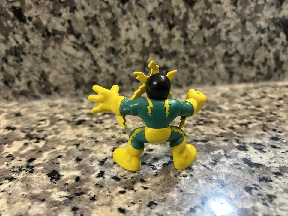 Figura de acción eléctrica Hasbro Marvel Super Hero Squad Spider Man 2008 Foto 2 de 2