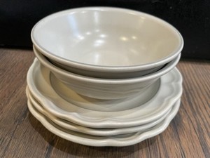 5 Pfaltzgraff HEIRLOOM Cereal Bowls Bread Plates WHITE FLOWERS Embossed Castle