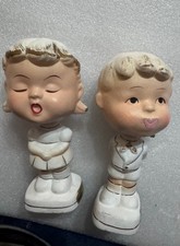 Vintage Enesco Kissing Boy And Girl Bobbleheads