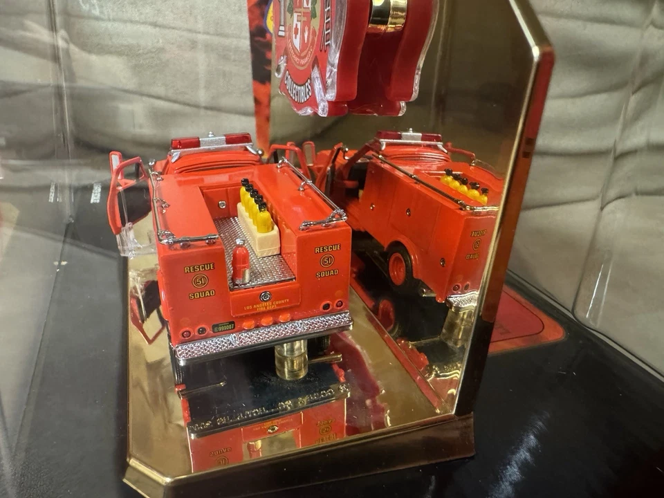 Code 3 Emergency LA County Emergency Squad Truck 13940 - Image 3 of 4