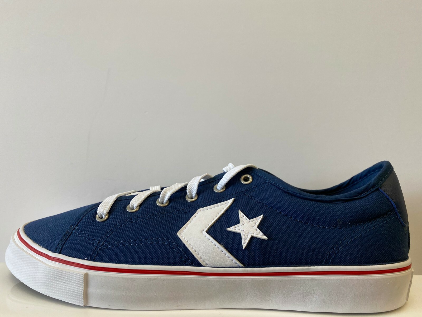 converse replay trainers