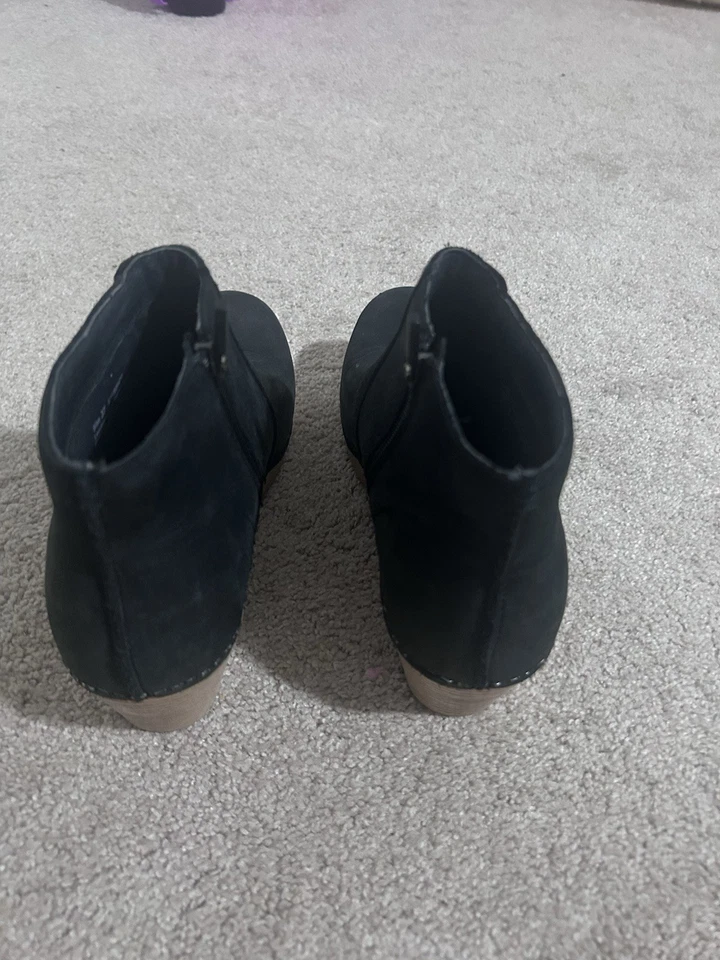 Dansko Black Leather Ankle Boots with Side Zipper, Women’s Size 37 - Image 3 of 4