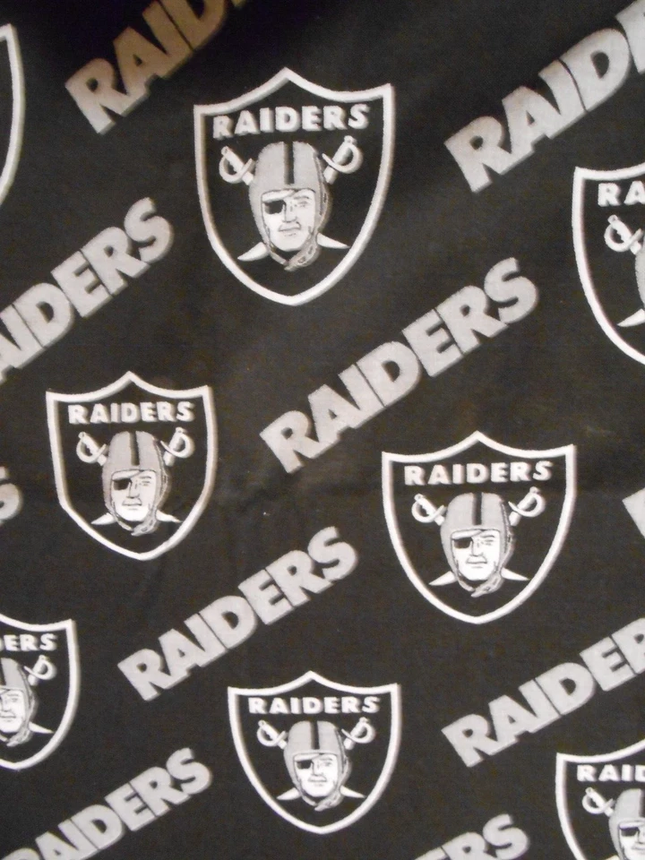 TELA CON LICENCIA RAIDERS NUEVA CON DERECHOS DE AUTOR 1994 ANCHO 58"/LARGO UNA YARDA +19" Foto 2 de 4