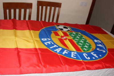 Banderas De Los Equipos De Fútbol Y Del Trophee De Plata Del Fútbol