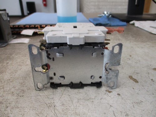 GE Contattore Scopo Definito CR453AD3KBBA00VA Bobina 24V 40A 600V con Contatto AUX - Foto 6 di 6