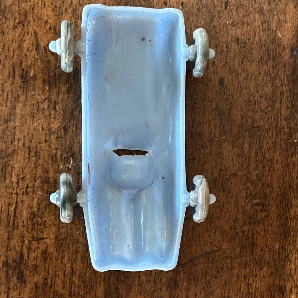 Voiture miniature plastique bleu clair Bonux? - Photo 3/3