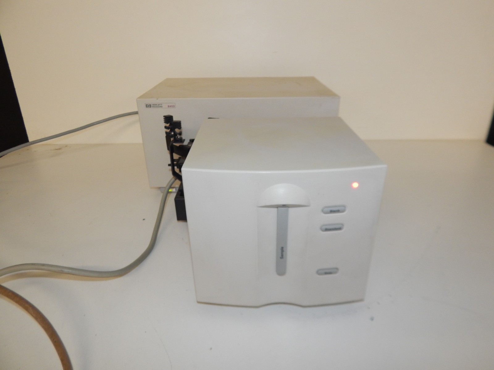 HP AGILENT 8453 UV-VISIBLE SPECTROPHOTOMETER G1103A  (UCQ67)