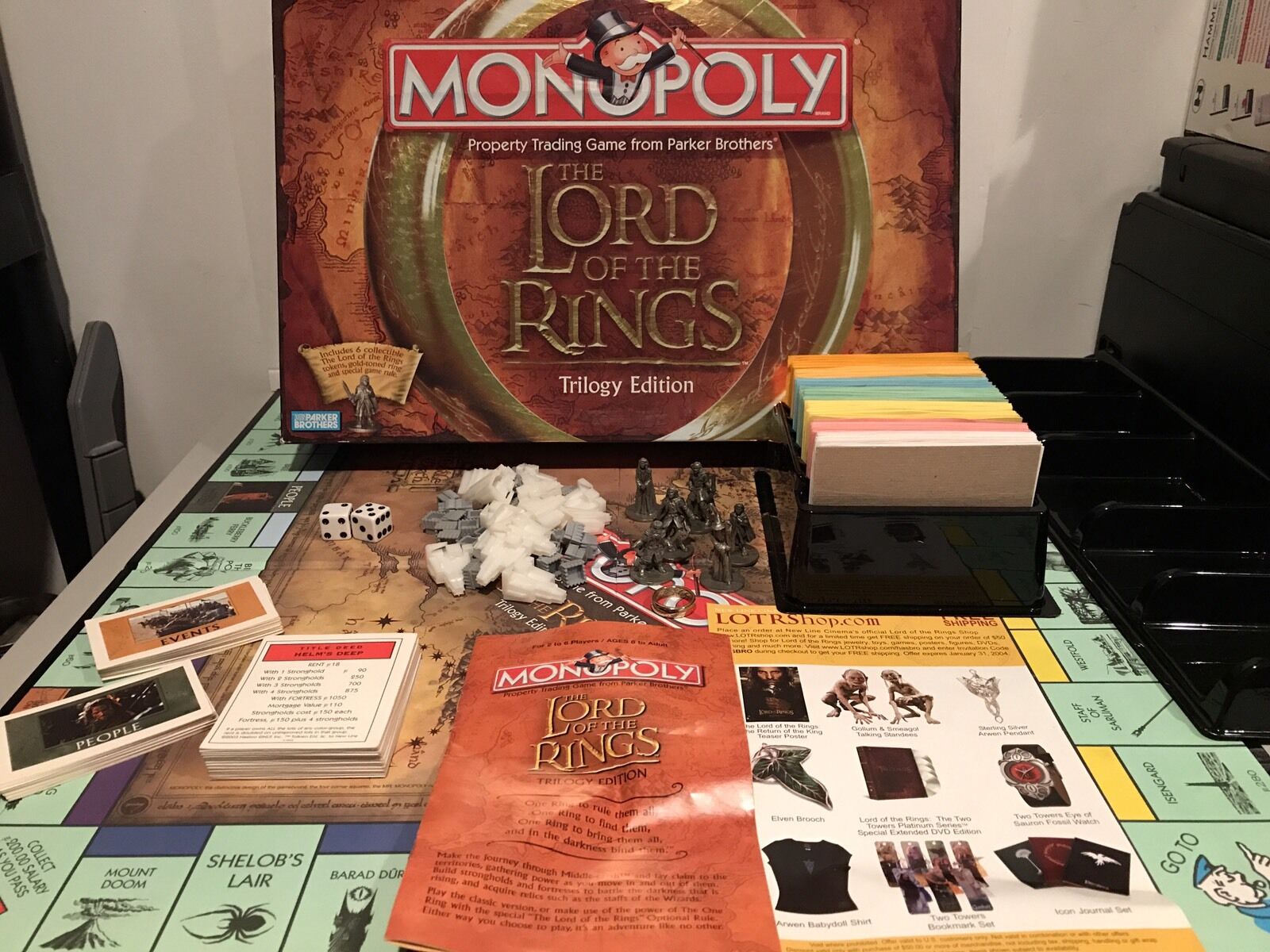  Hasbro Gaming Monopoly: The Lord of The Rings Edition Board  Game Inspired by The Movie Trilogy, Play as a Member of The Fellowship, for  Kids Ages 8 and Up ( Exclusive) 