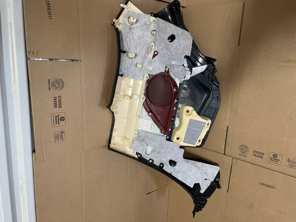 2015-2018 LEXUS RC350 REAR LEFT DRIVER SIDE QUARTER PANEL TRIM COVER OEM - Imagem 4 de 4