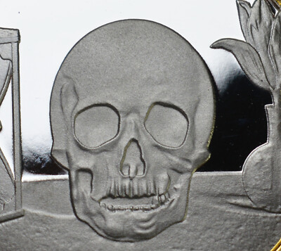 Pièce Commémorative MORS VINCIT OMNIA – Finition Proof Argent Et Or 24 Carats – Crâne, Sablier Et Tulipes – The Commemorative Coin Company