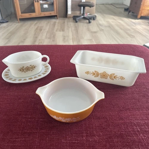 Pyrex butterfly gold Bundle…471-B Bowl.  913 Loaf Pan.  77-B 77-U Gravy Boat.