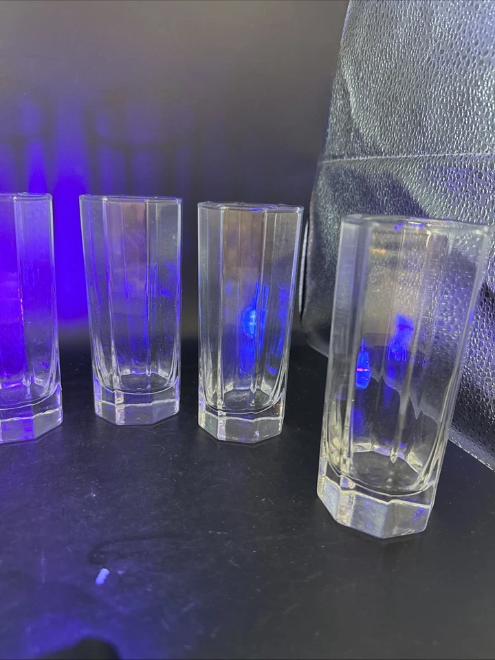 6 vasos de jugo octágono acanalados transparentes vintage, tiene un brillo azul de manganeso Foto 3 de 4