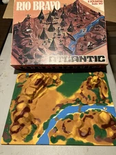 Atlantic plastic 1/72nd scale #514 Rio Bravo box and vacuform base