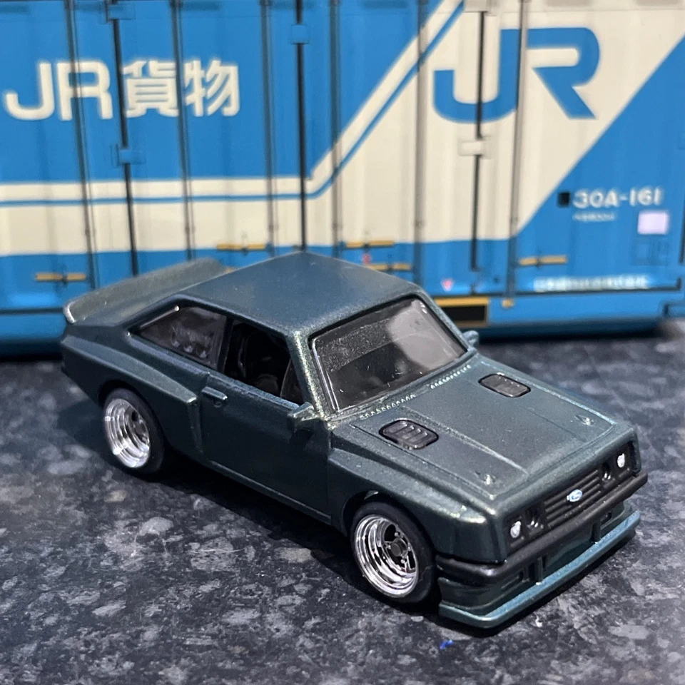 Hot Wheels escort RS2000 personalizado con pilotos reales  Foto 3 de 4