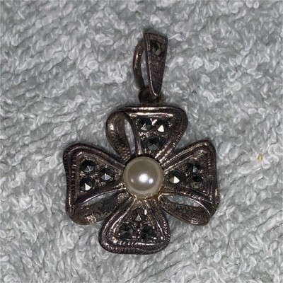Vintage 925 Sterling Silber Kleeblatt Charm Anhänger mit weißer runder Perle Mitte