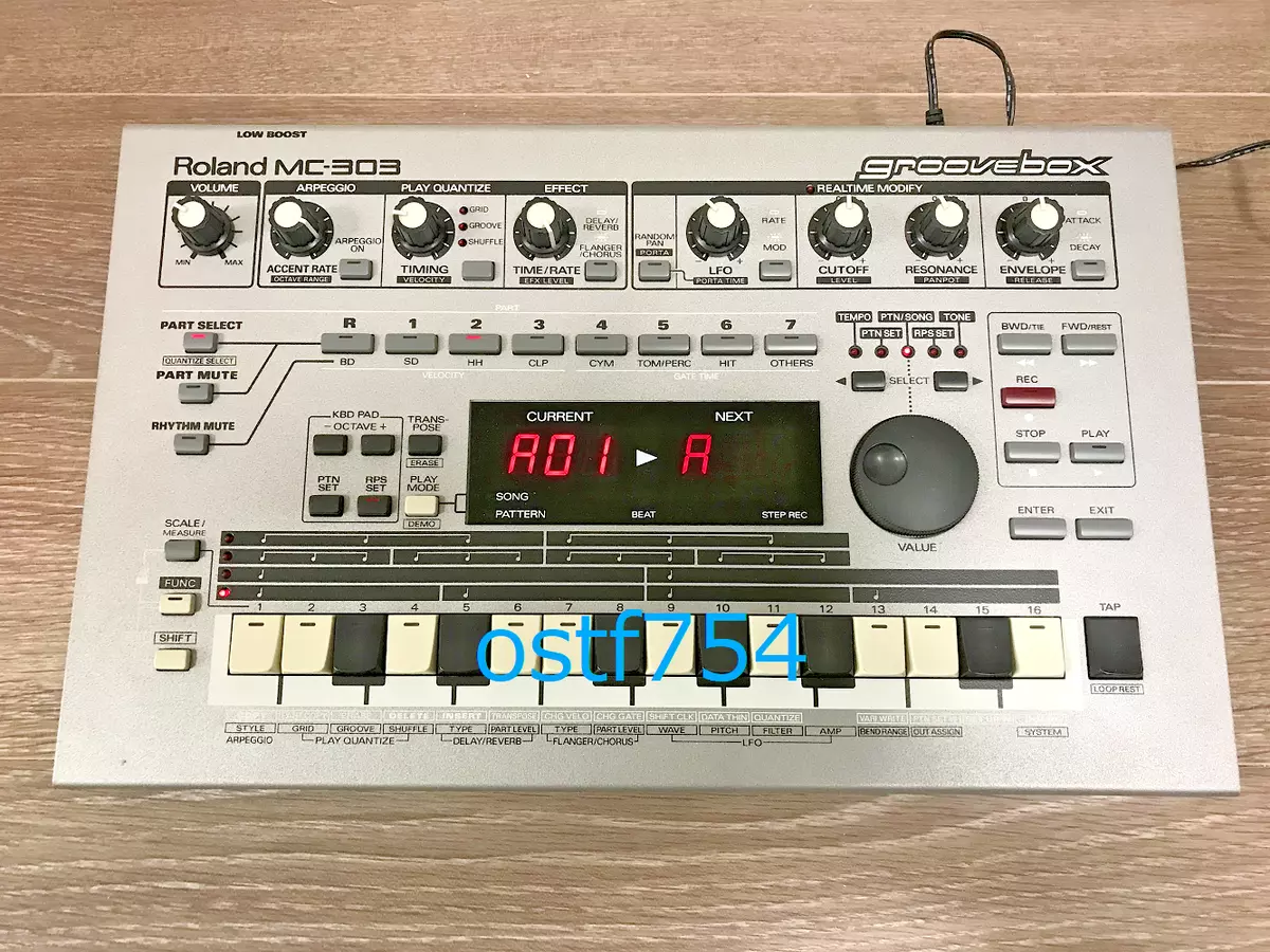 Roland MC-303 groovebox - 器材