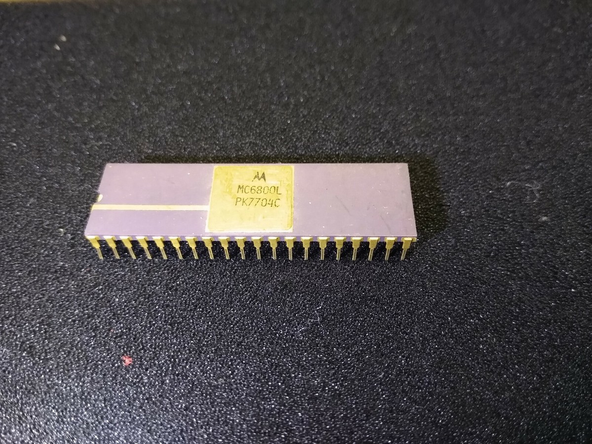 Vintage Purple Ceramic Motorola MC6800L CPU IC - Date Code 7704