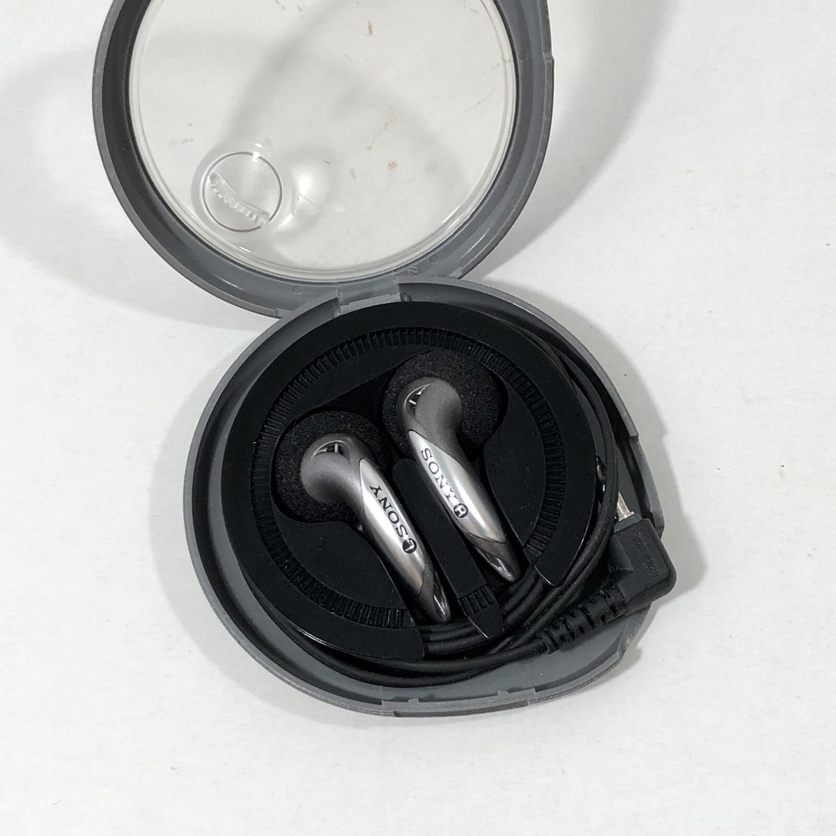 Vintage Sony Wired Stereo Headphone Earbuds & Wind Up Case Vintage Sony Wired Stereo Headphone Earbuds & Wind Up Case