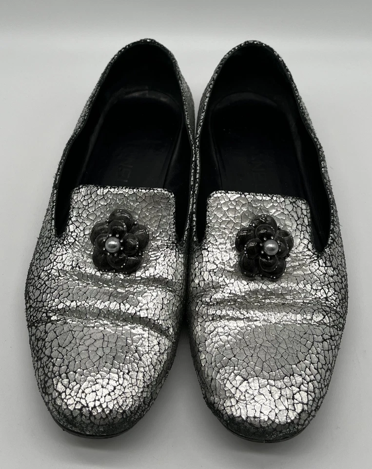 Mocasín Chanel RE-Soled Otoño 2015 Cuero Plateado Floral Dije Apliques Talla 38.5 Foto 3 de 4