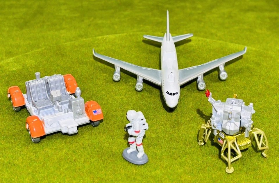 Real Toy - NASA Space Lot - Lunar Rover, Boeing Plane, Landing Module, Astronaut - Image 2 of 4