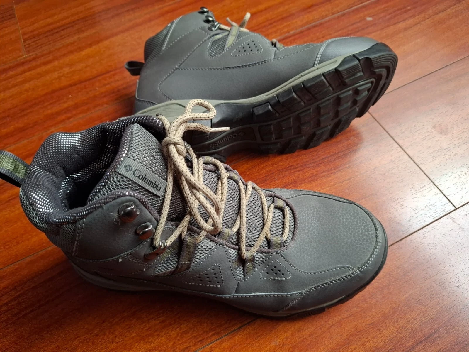 Columbia gray winter boots, mint condition
Opens in a new window or tab