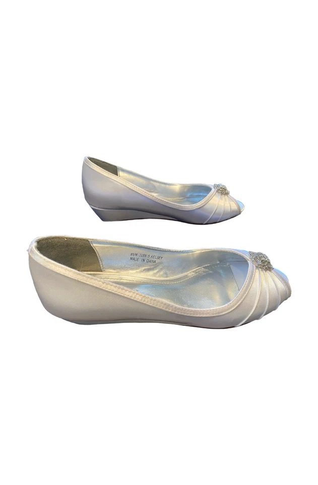 Bridal Shoes 8.5m Michaelangelo “KELSEY” Dyeable By David’s Bridal - Image 4 of 4