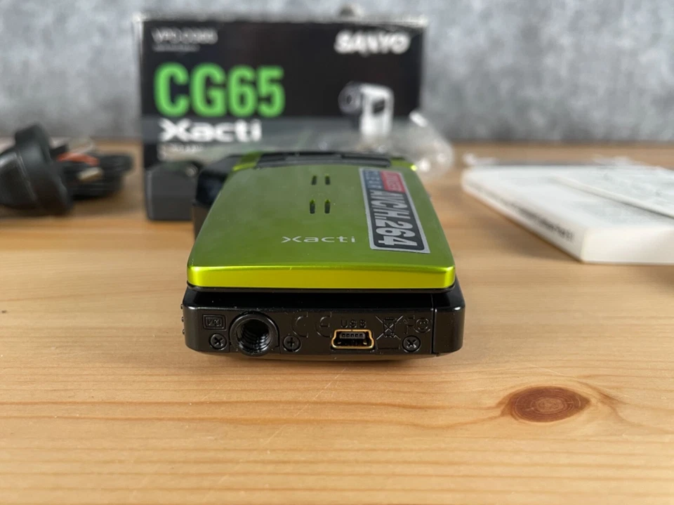 Sanyo Digital Handheld Camcorder Xacti VPC-CG65 Video Camera 6.0MP Green (004) - Image 3 of 4