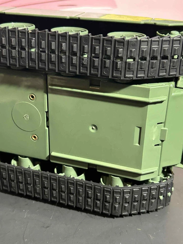 Gi Joe 1982 MOBAT Tank Complete & Works with Steeler Figure Awesome - Image 4 of 4