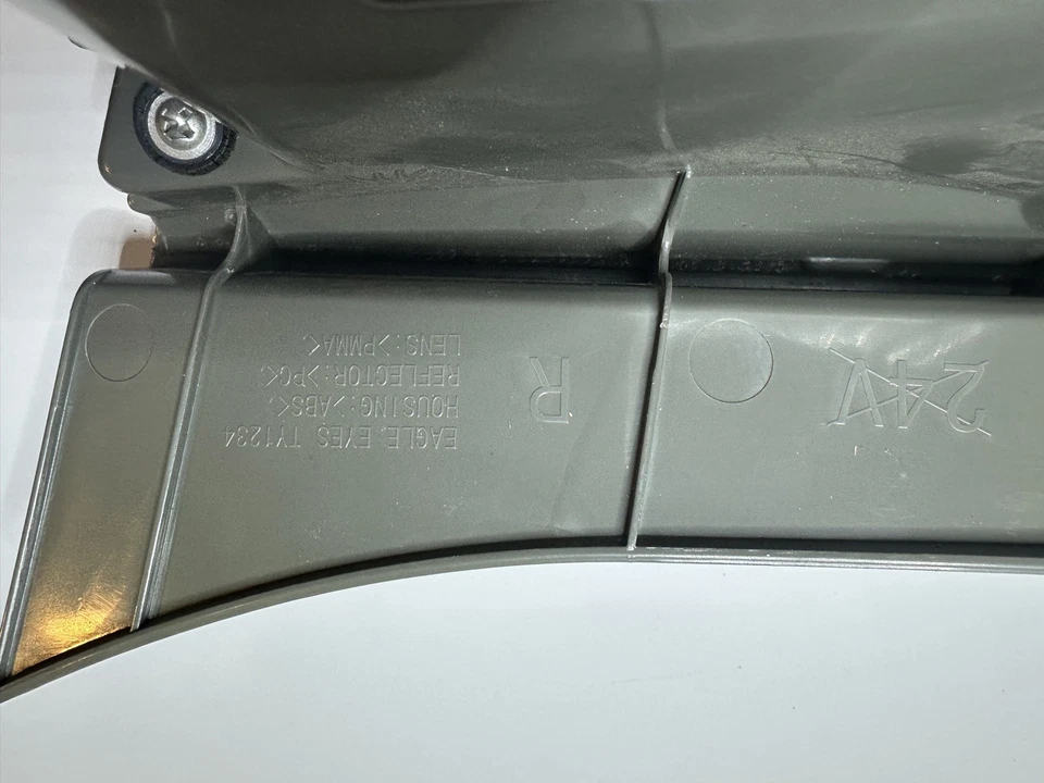 Repuesto de luz trasera Eagle Eye TY1234-B000R 14’-16’ Toyota Corolla recambio  Foto 4 de 4