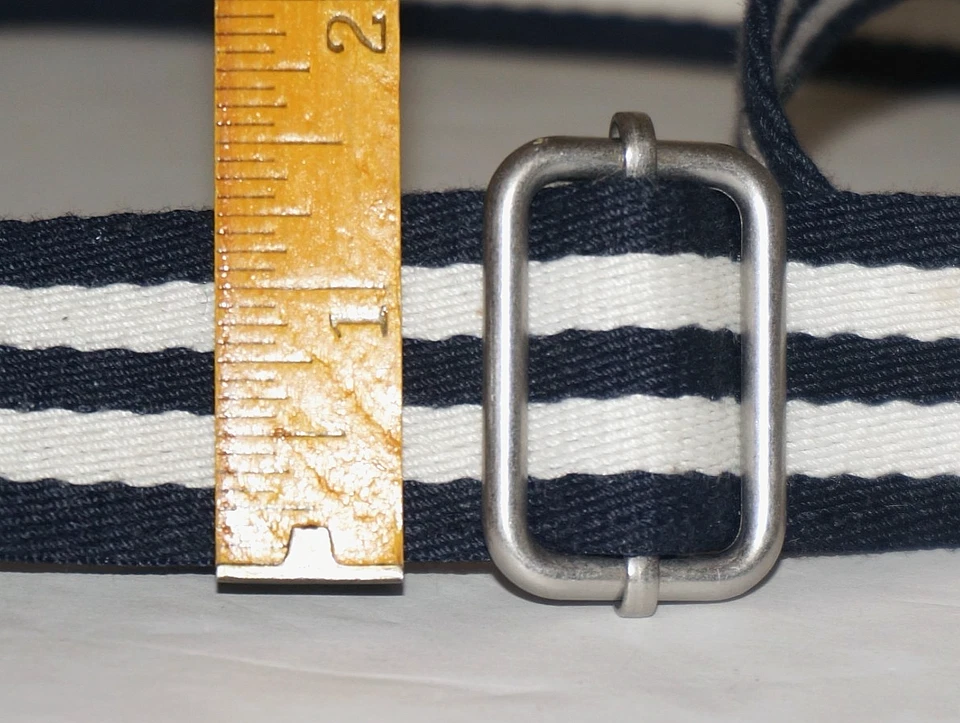 Correa de repuesto ajustable de 20" - 40" con correas de algodón blanco y negro MARC JACOBS Foto 2 de 4