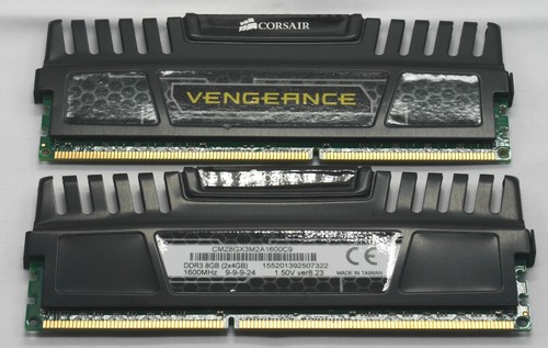 Barrette De RAM Corsair Vengeance 8Go DDR3 1600MHz – PC3-12800U CL10 – Pour PC Fixe – Occasion Testée