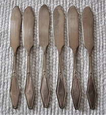 6 Butter Knife Spreaders Holmes & Edwards JAMESTOWN Silverplate  6" - W Monogram
