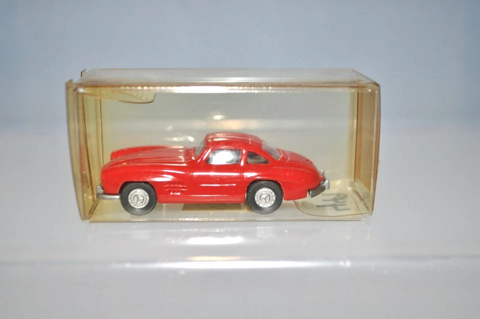 Wiking 833 (833/1A) Mercedes Benz 300 SL Coupe (Red) - NEW w/BOX - Image 2 of 4