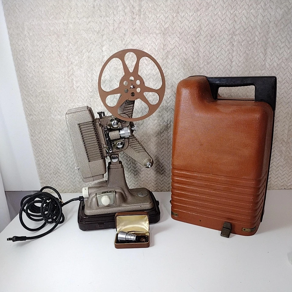 Proyector de película Revere P-90 16 mm de colección con estuche lente LaCroix 17 mm EE. UU. Enciende Foto 2 de 4