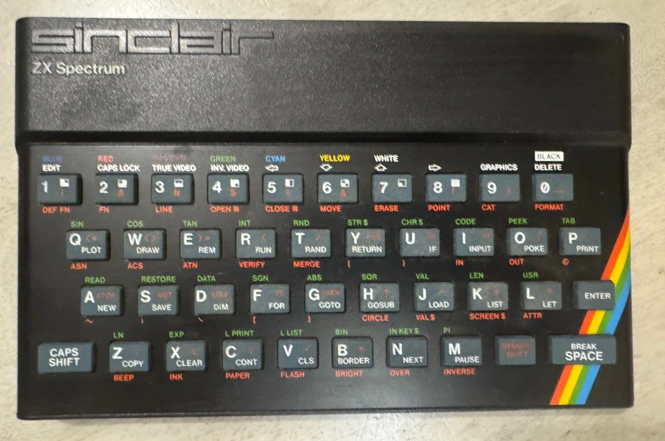 Sinclair ZX Spectrum with original Carry Case RETRO VINTAGE 80s - Image 3 of 4