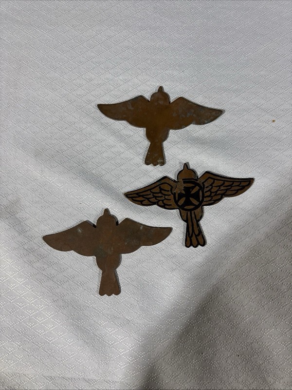 ￼ Vintage Metal Flight Badges Set Of 3