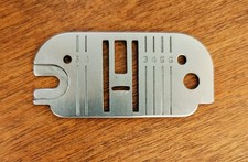 NEEDLE THROAT PLATE Zig Zag