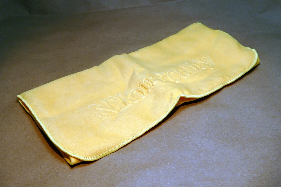 Nikon REALITY Case Lens soft pouch for NIKKOR 70-200mm f/2.8 VR S (yellow) - Image 2 of 4