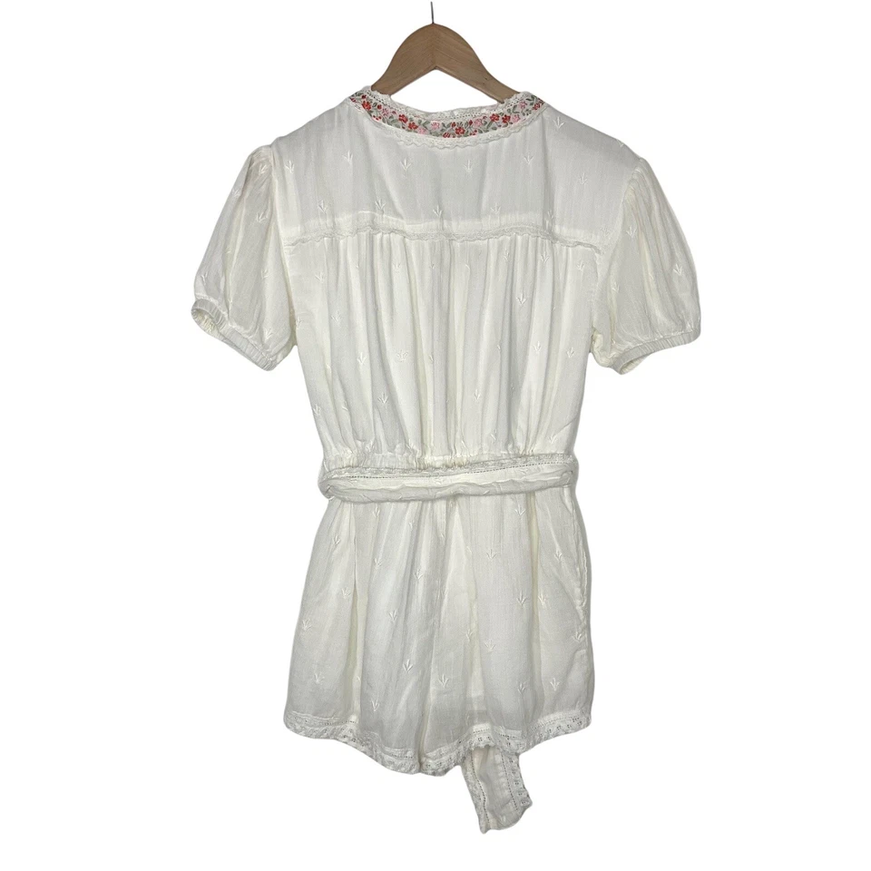 Mameluco bordado Tularosa Noah talla pequeña blanco floral gasa forrado floral Foto 2 de 4