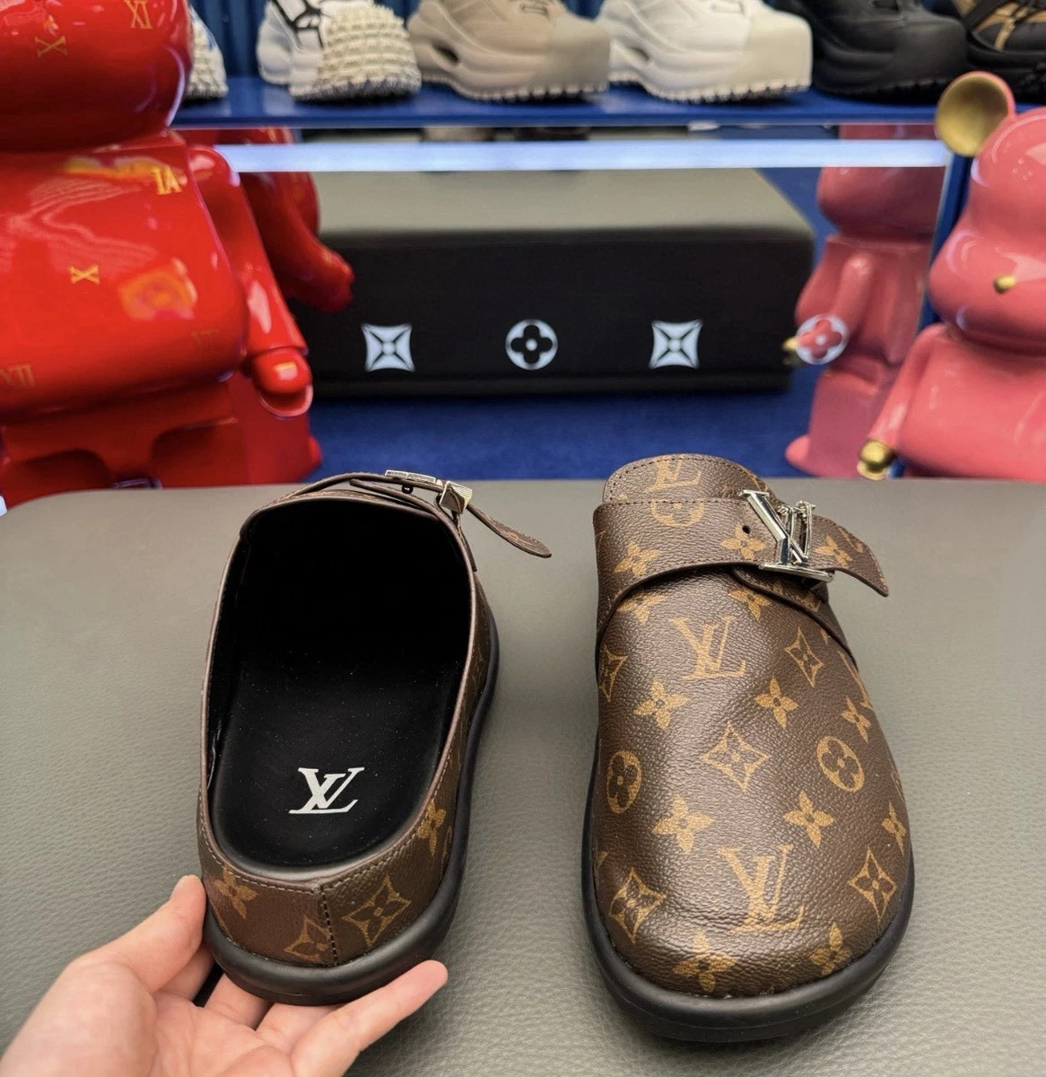 Louis Vuitton Monogram Shoes In Men display picture 1