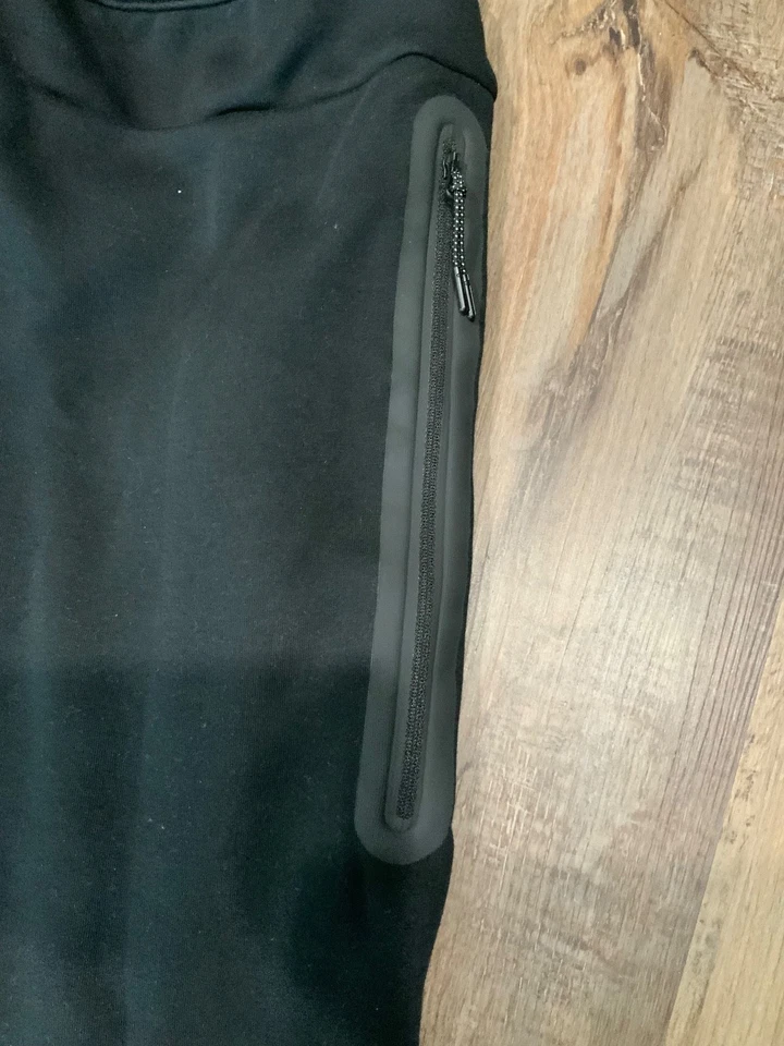 New Nike Tech Fleece Joggers Black/Black HV0959-010 Mens Sz XS - Image 4 of 4