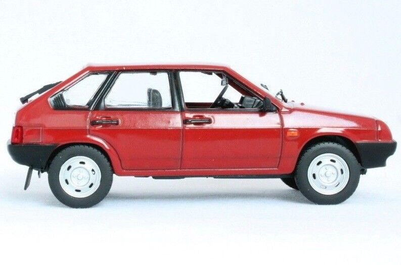 Triple 9 1:18 LADA 2108 SAMARA 1986 Limited Edition Simulation