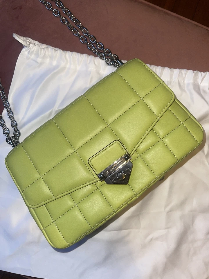 Bandolera/hombro grande acolchada de cuero verde lima Michael Kors Soho nueva con etiquetas Foto 2 de 4