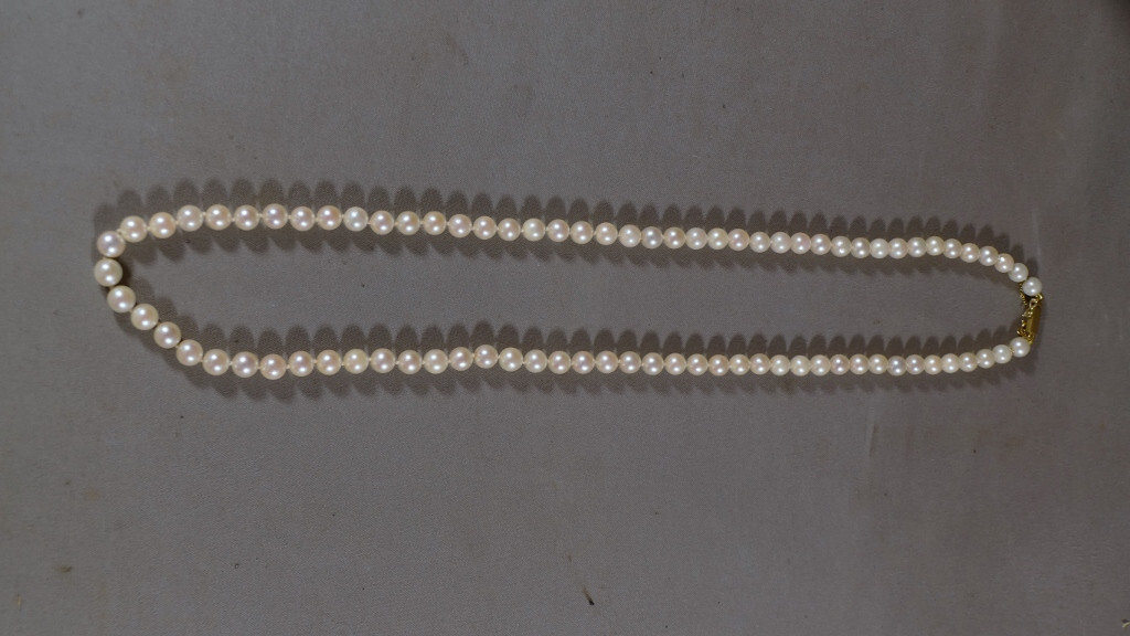 Collier De Perles De Culture Avec Fermoir En Or - Style Vintage Des Années 1970 - Occasion