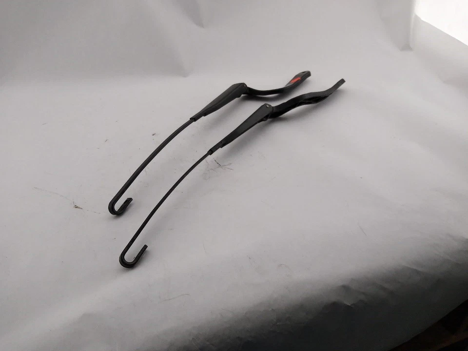 Volvo 850 Pair Of Left & Right Windshield Wiper Arms Fits 1993-1997 93 94 95 96 - Image 4 of 4