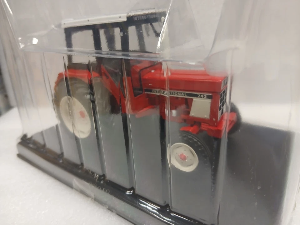 Replicagri 195 Trattore HI International 743 1/32 - Immagine 2 di 3