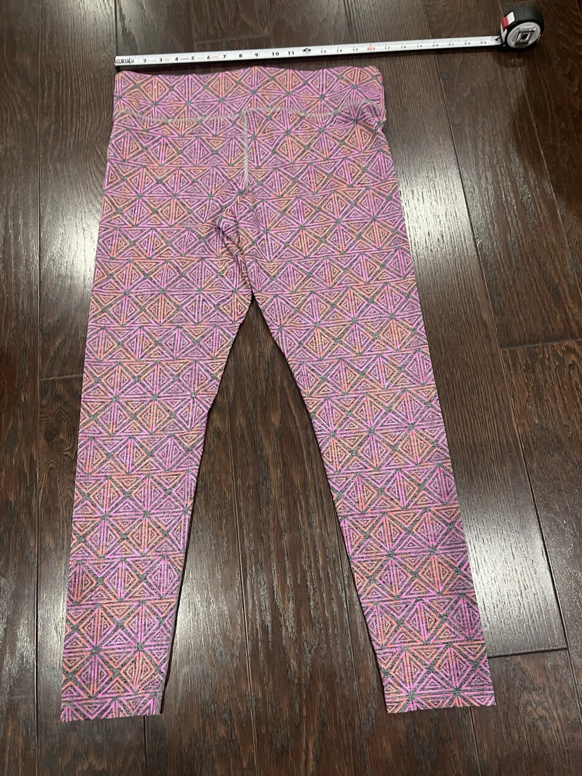 victoria-secret-vs yoga geometric leggings