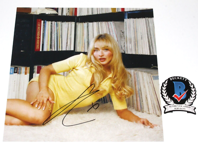 SABRINA CARPENTER SIGNED SHORT 'N SWEET ALBUM FLAT PHOTO BECKETT
