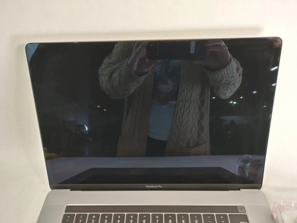 Apple MacBook Pro A1990 Core i7-8850H 2.60 GHz 16 GB DDR4 512 GB NVMe macOS - Image 4 of 4