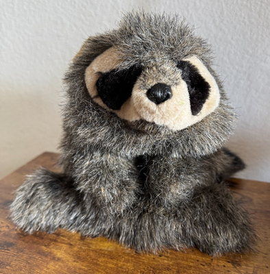 Marioneta De Mapache Pequeño Folkmanis – Cabeza Y Patas Móviles – Peluche Suave De 25 Cm – Ideal Para Juegos De Roles Y Cuentacuentos – No Apta Para Menores De 3 Años